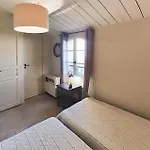 2 Bedroom Gorgeous In Saint-laurent-de-la-ca Σπίτι διακοπών