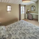 2 Bedroom Gorgeous In Saint-laurent-de-la-ca *