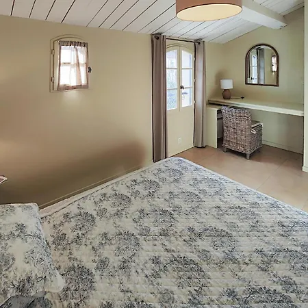 2 Bedroom Lovely In Saint-laurent-de-la-ca *