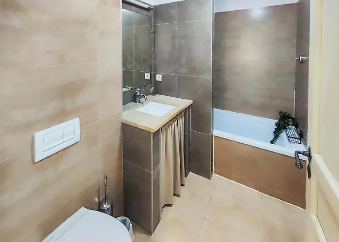 2 Bedroom Awesome In Saint-laurent-de-la-ca