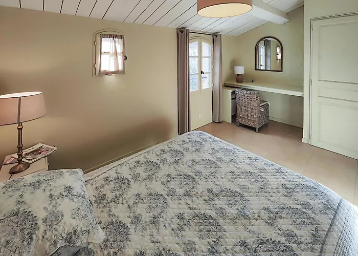 2 Bedroom Awesome In Saint-laurent-de-la-ca *