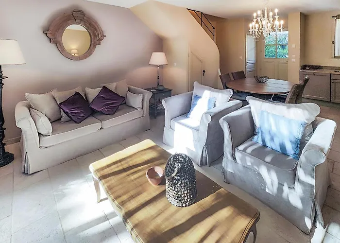 2 Bedroom Awesome In Saint-laurent-de-la-ca