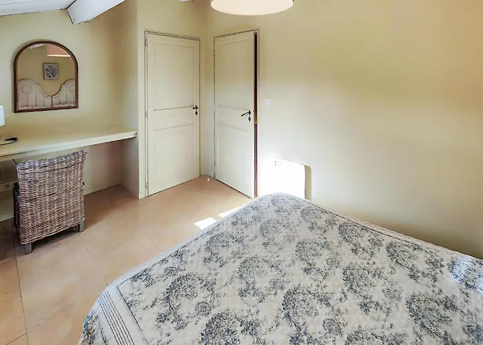 2 Bedroom Awesome In Saint-laurent-de-la-ca