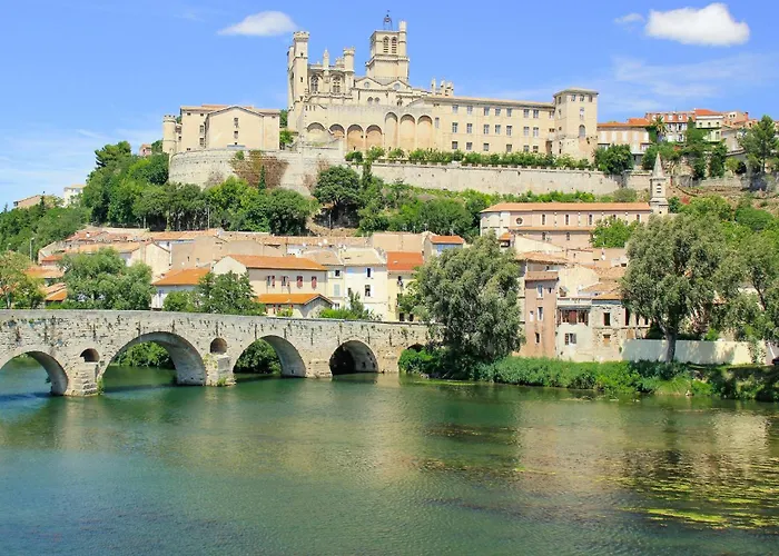 2 Bedroom Awesome In Saint-laurent-de-la-ca 펜션